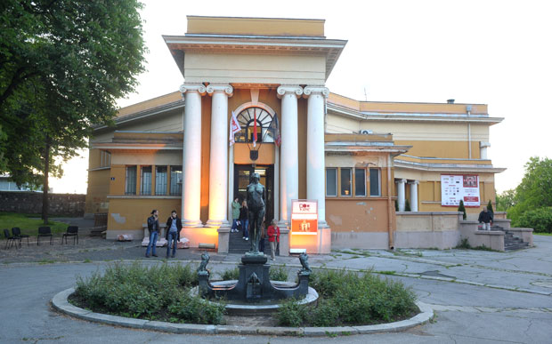 НАКОН СКАНДАЛА ИСПРЕД ЦВИЈЕТЕ ЗУЗОРИЋ: Аслани ће бити санкционисан због вршења нужде испред Павиљона